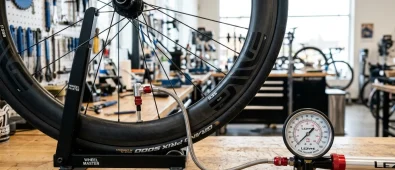 Tabulka tlaku v pláštích na kolo Continental: Správné huštění pro silniční, gravel i horská kola