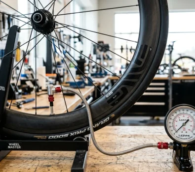 Tabulka tlaku v pláštích na kolo Continental: Správné huštění pro silniční, gravel i horská kola